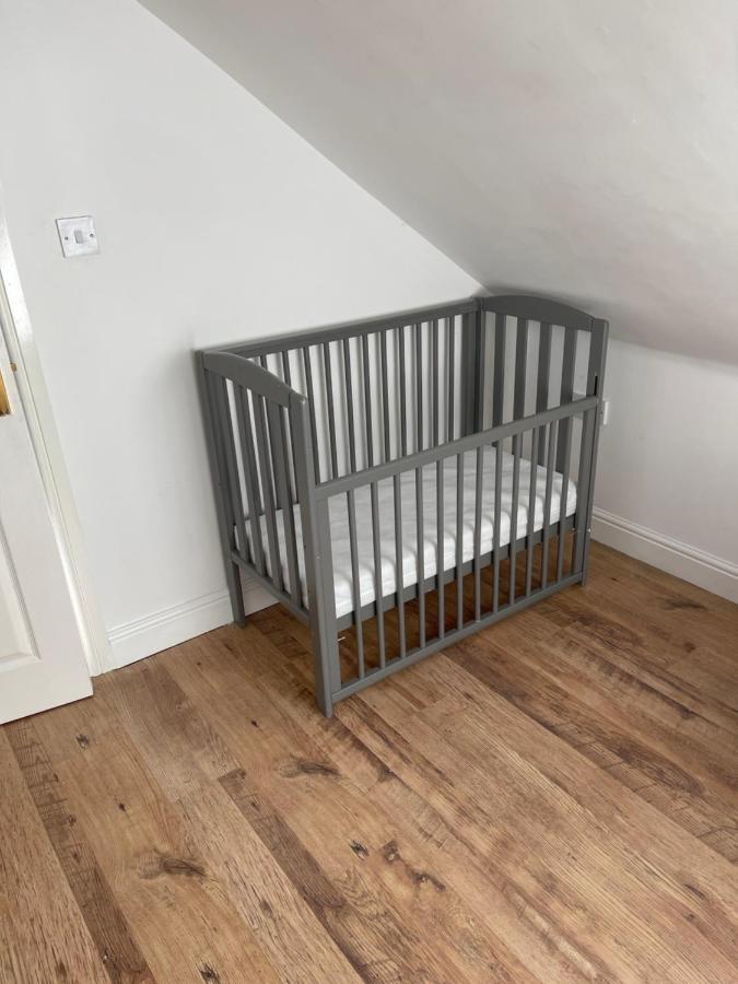 Large, Quiet, Sleeps 16, 4 Bathrooms, Parking, Leicester Esterno foto