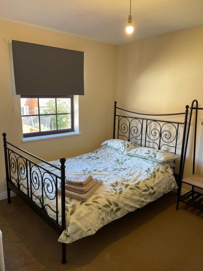Large, Quiet, Sleeps 16, 4 Bathrooms, Parking, Leicester Esterno foto