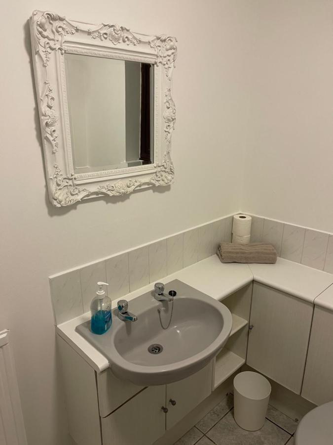 Large, Quiet, Sleeps 16, 4 Bathrooms, Parking, Leicester Esterno foto