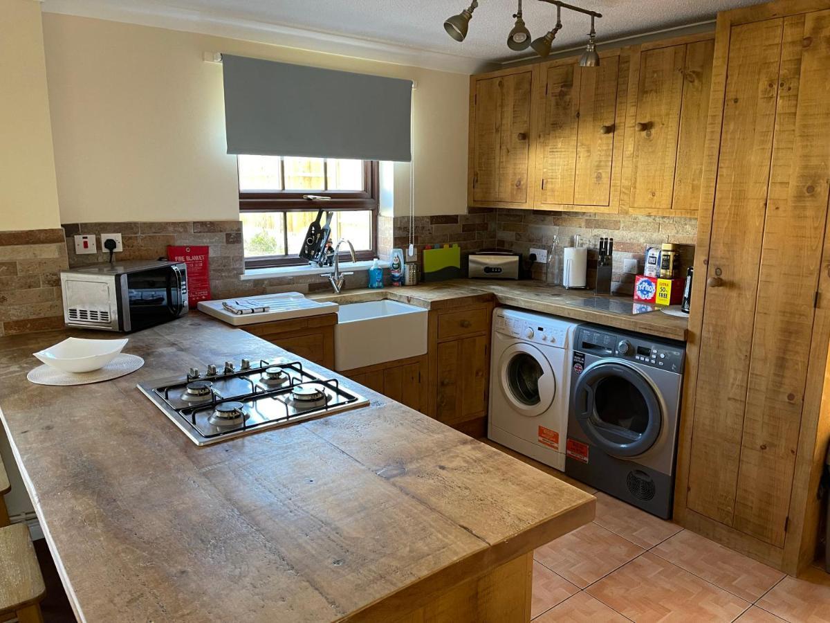 Large, Quiet, Sleeps 16, 4 Bathrooms, Parking, Leicester Esterno foto