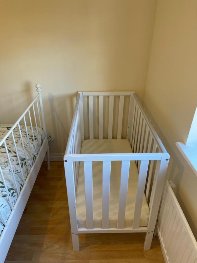 Large, Quiet, Sleeps 16, 4 Bathrooms, Parking, Leicester Esterno foto