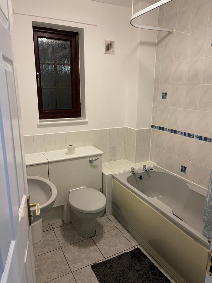 Large, Quiet, Sleeps 16, 4 Bathrooms, Parking, Leicester Esterno foto