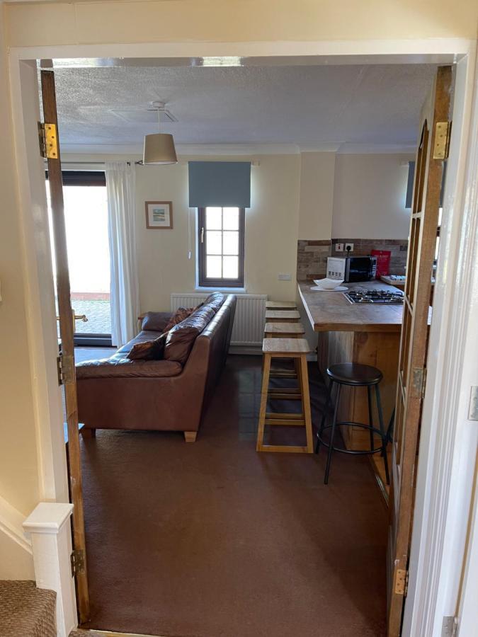 Large, Quiet, Sleeps 16, 4 Bathrooms, Parking, Leicester Esterno foto