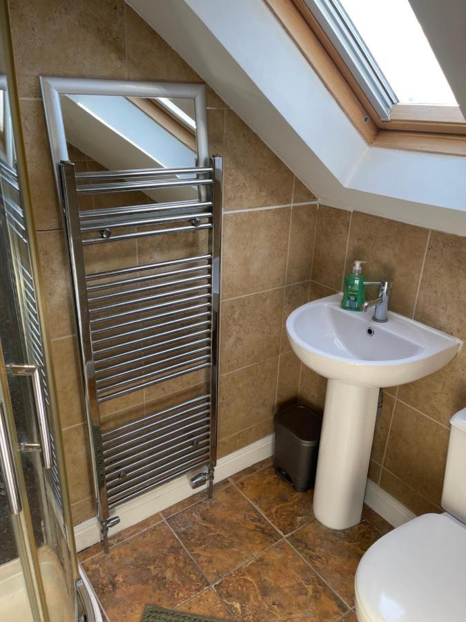Large, Quiet, Sleeps 16, 4 Bathrooms, Parking, Leicester Esterno foto