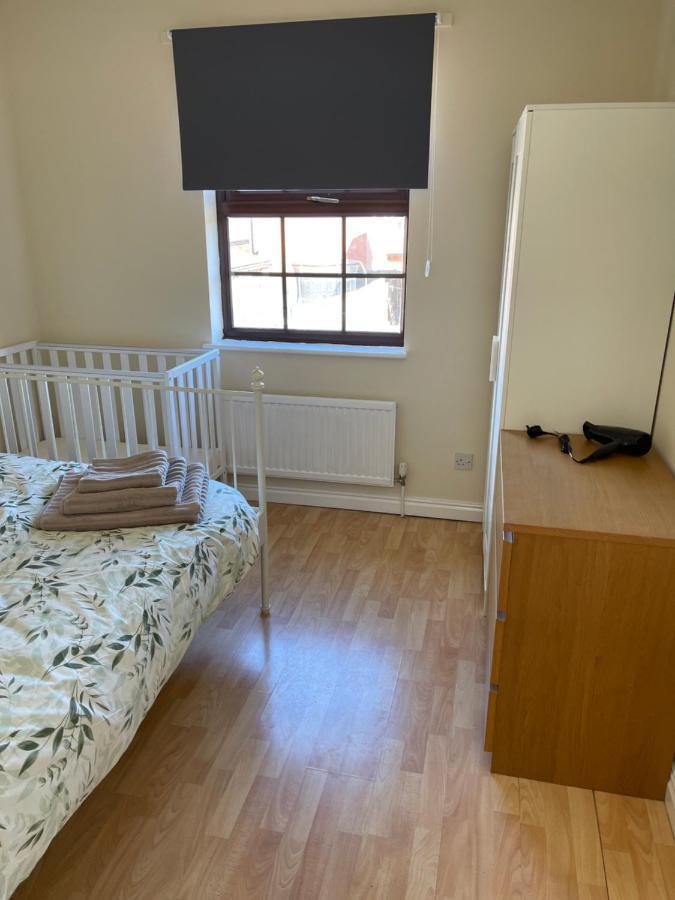 Large, Quiet, Sleeps 16, 4 Bathrooms, Parking, Leicester Esterno foto
