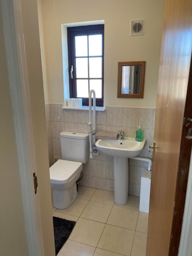 Large, Quiet, Sleeps 16, 4 Bathrooms, Parking, Leicester Esterno foto