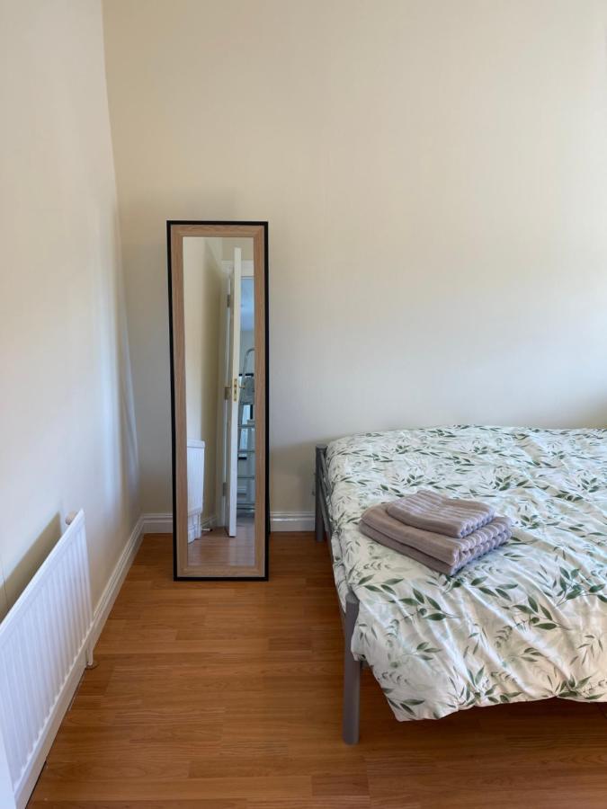 Large, Quiet, Sleeps 16, 4 Bathrooms, Parking, Leicester Esterno foto