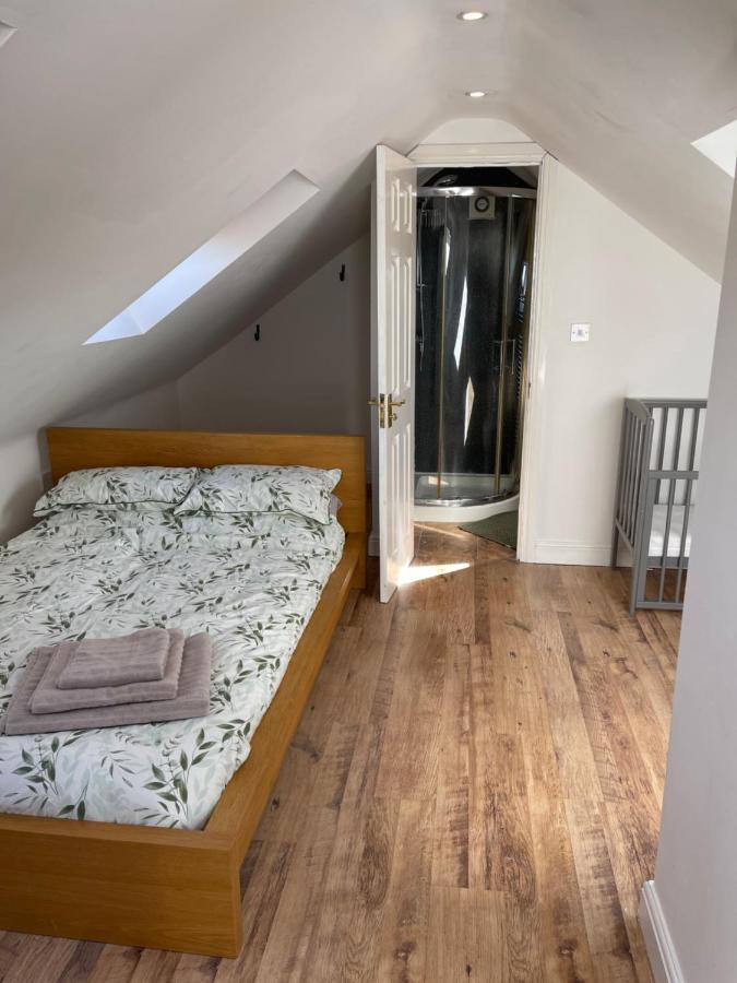 Large, Quiet, Sleeps 16, 4 Bathrooms, Parking, Leicester Esterno foto