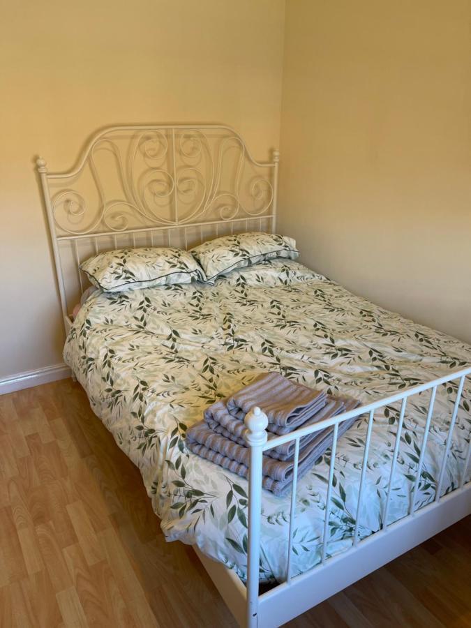 Large, Quiet, Sleeps 16, 4 Bathrooms, Parking, Leicester Esterno foto
